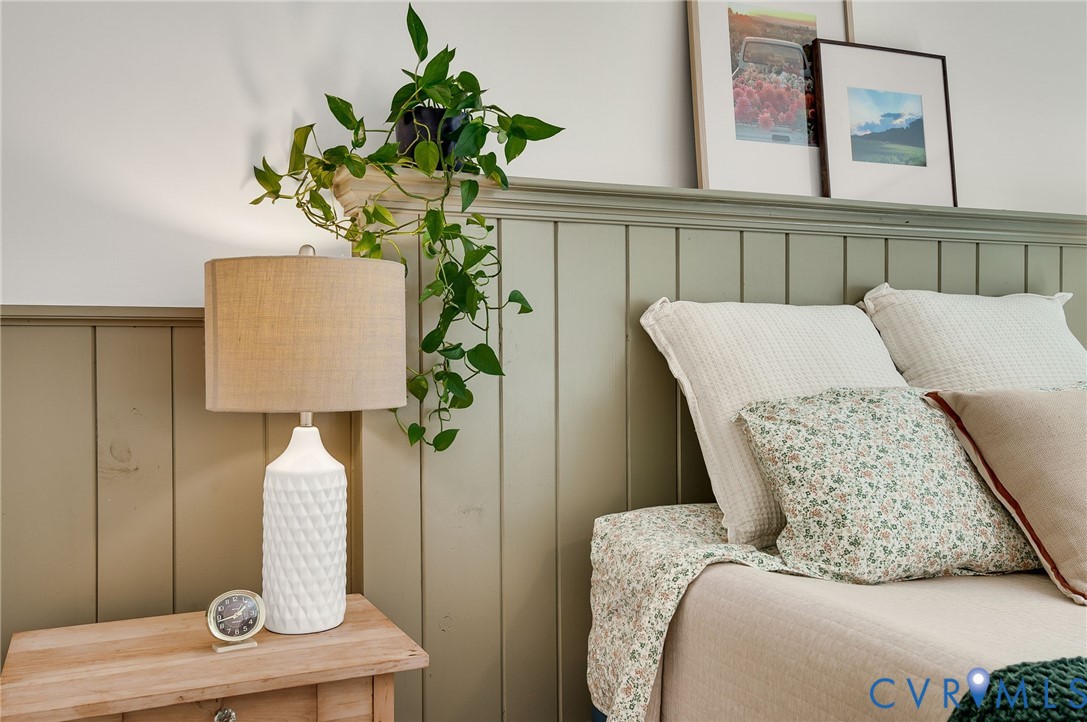 2620 Academy Road Powhatan, VA 23139 - Photo 13 of 49 a living room with a couch