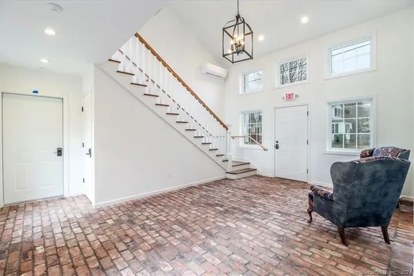 $1,950 | 80 South Street, Unit 105, Bethel, CT 06801