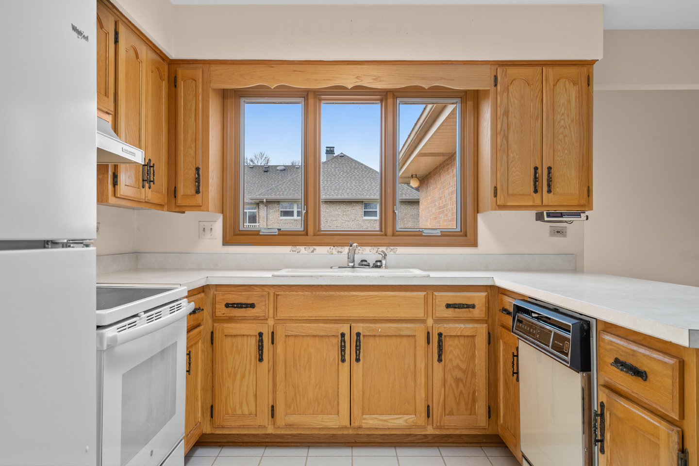 8928 Middleton Road Darien, IL 60561 - Photo 9 of 28 Gallery Image 9