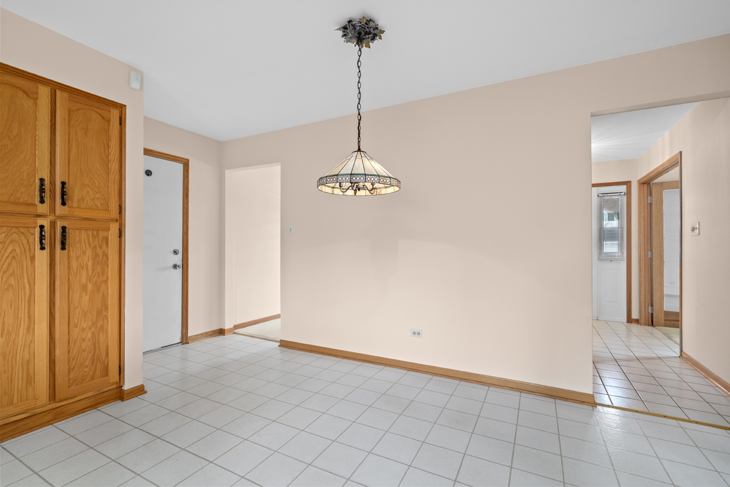 8928 Middleton Road Darien, IL 60561 - Photo 10 of 28 Gallery Image 10