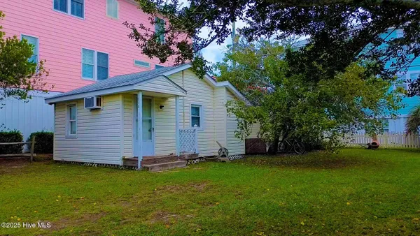 $549,000 | 218 North 3rd Avenue, Kure Beach, NC 28449