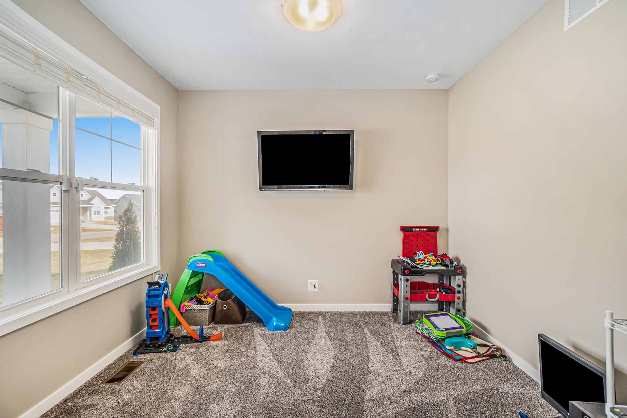 242 Ira Spring Road Holland, MI 49423 - Photo 10 of 36 DSC01404