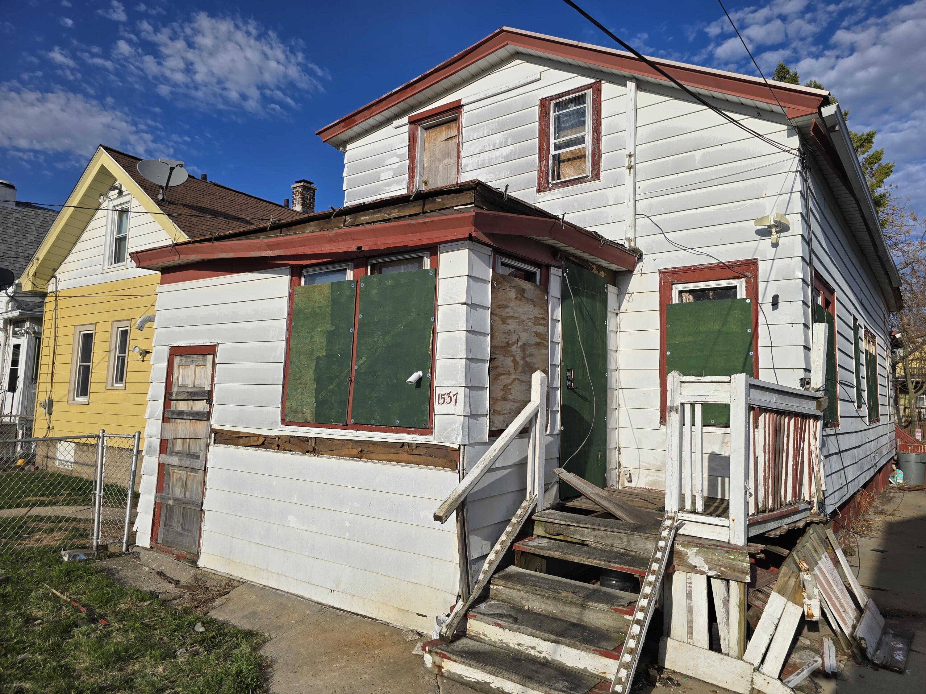 1537 South 9th Street Milwaukee, WI 53204 - Photo 8 of 10 20260408_173521
