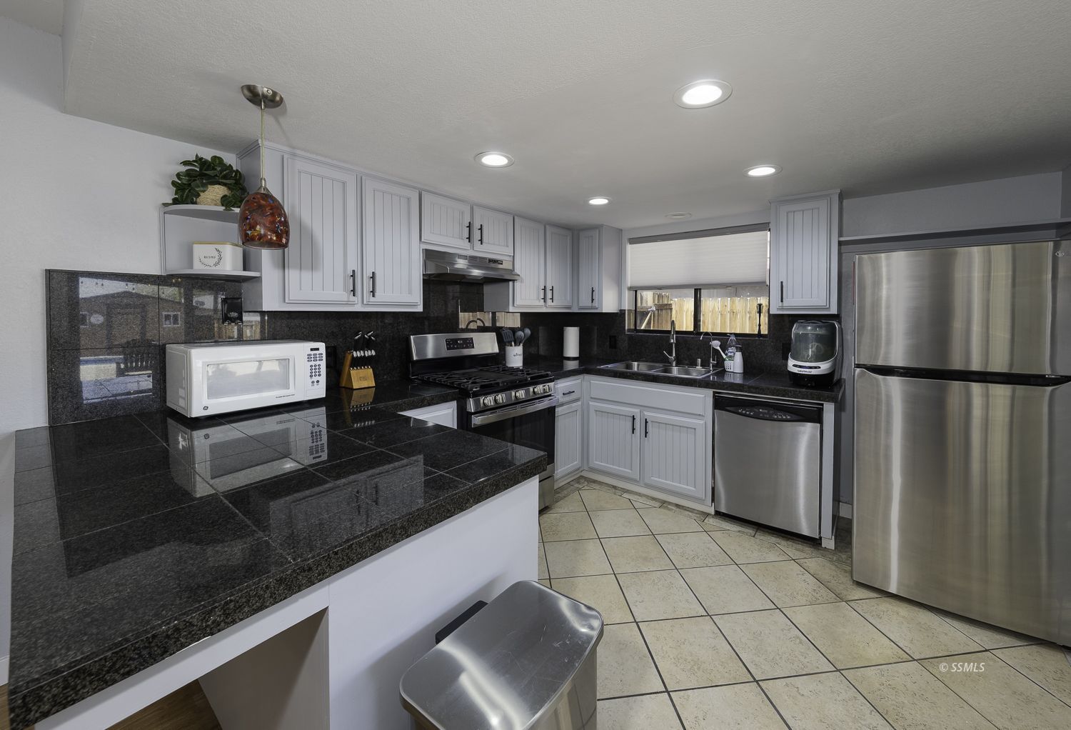 821 West Perdew Avenue Ridgecrest, CA 93555 - Photo 10 of 32