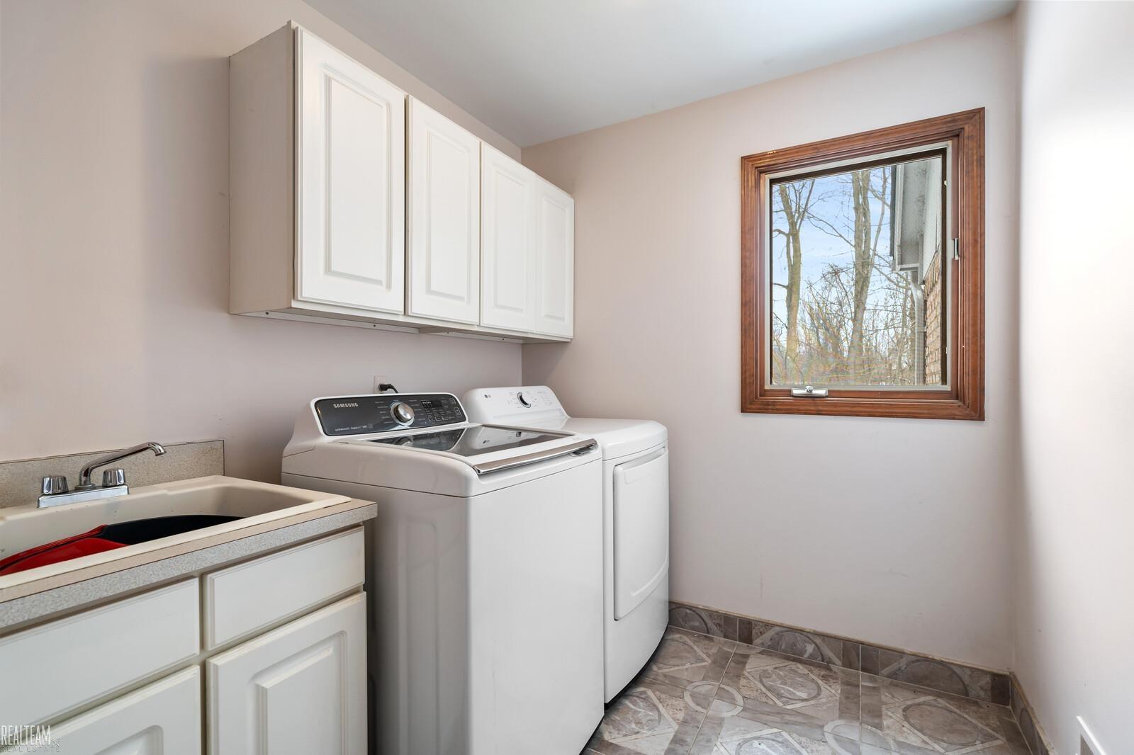 1120 Lakeview Drive Rochester, MI 48306 - Photo 38 of 56 50165077-3f94cb54-692e-4c95-aea2-2628076868d4.JPG