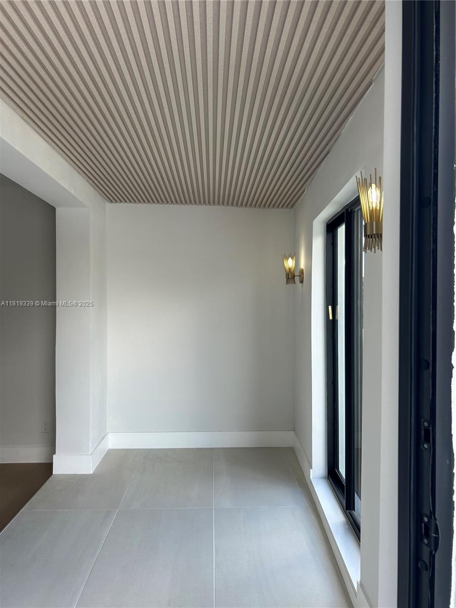 Westchester Miami, FL 33165 - Photo 8 of 25 a view of a hallway