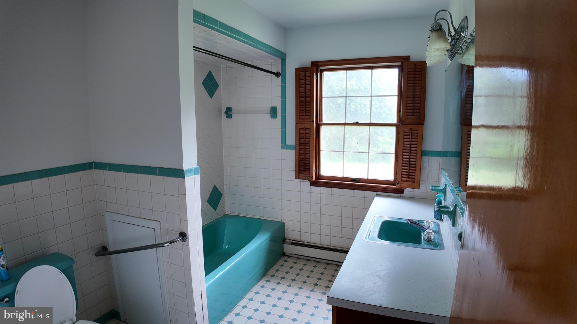 8936 Goldsborough Neck Road Easton, MD 21601 - Photo 11 of 13 a room with window and tub