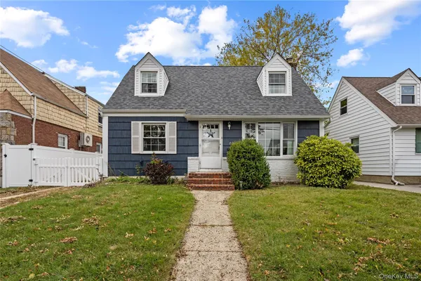 $1,180,000 | 7-22 151st Place | Whitestone
