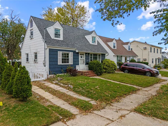 $1,180,000 | 7-22 151st Place | Whitestone