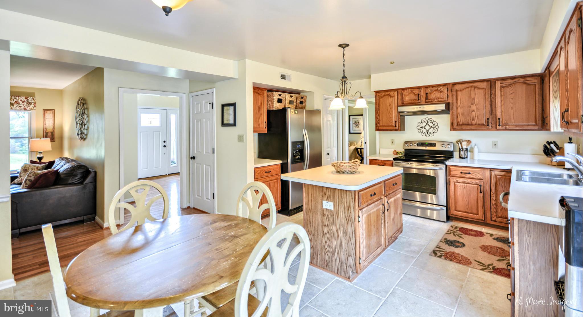 8053 Old Hagerstown Road Middletown, MD 21769 - Photo 12 of 30 Kitchen has plenty of table space.