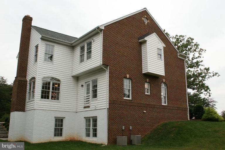 7400 Token Valley Road Manassas, VA 20112 - Photo 14 of 15 Exterior #2