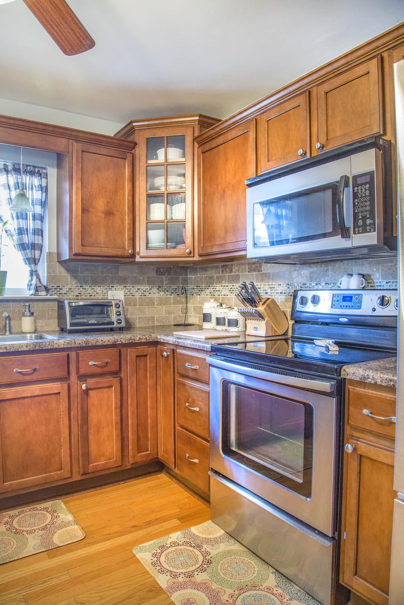 508 Olney Road Vinton, VA 24179 - Photo 11 of 31 Tiled backsplash