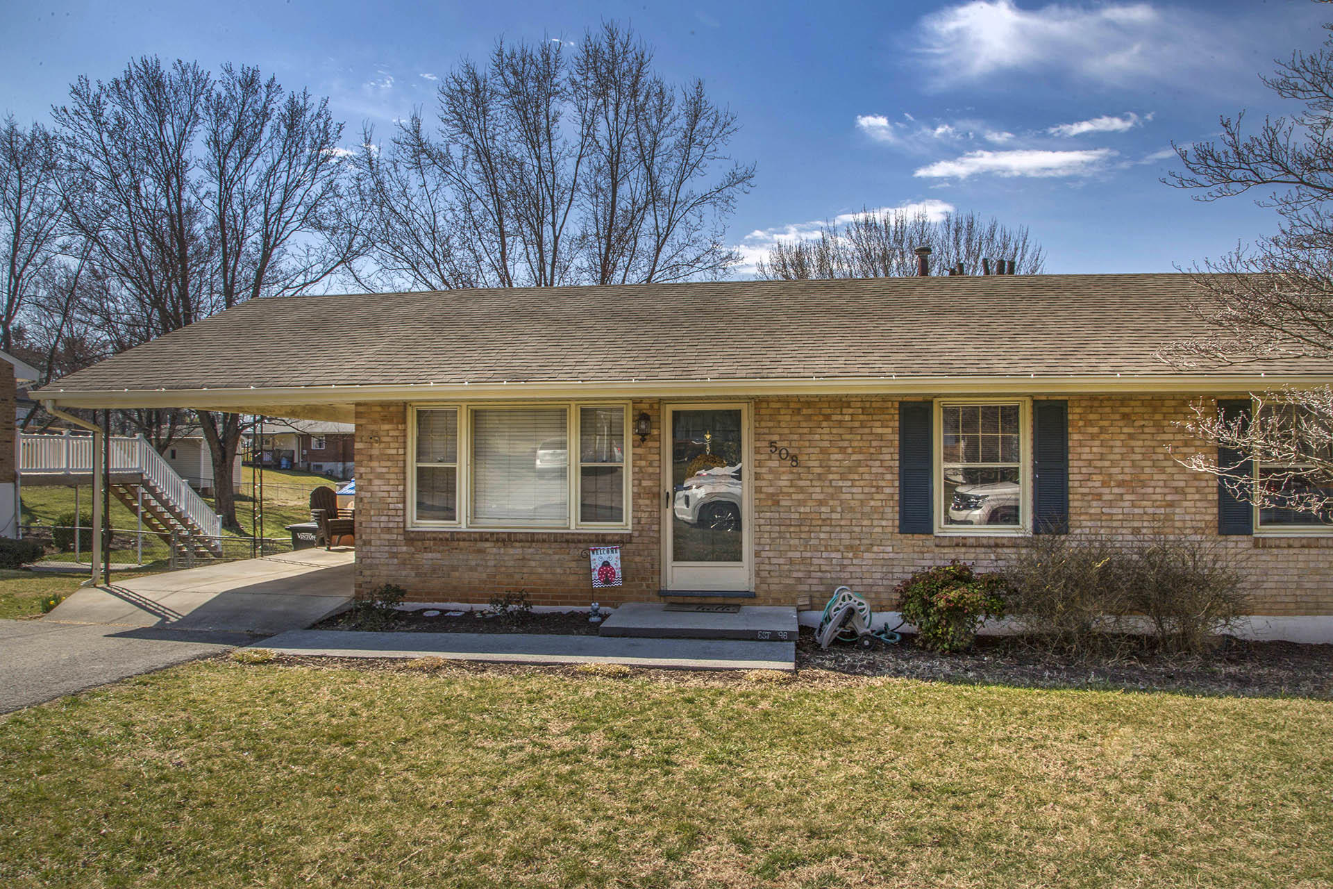 508 Olney Road Vinton, VA 24179 - Photo 25 of 31 Carport