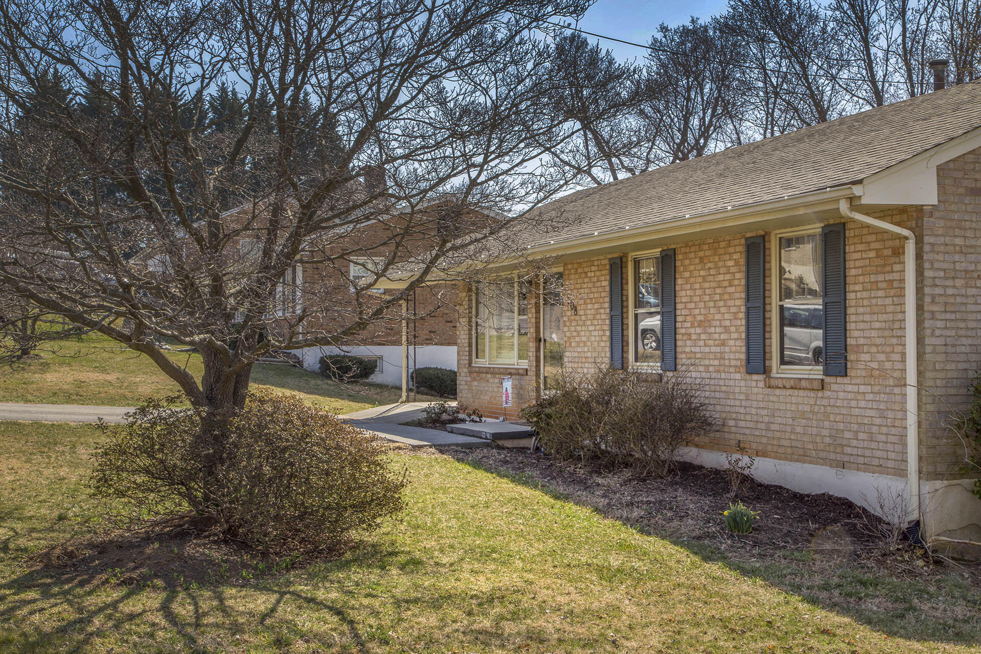 508 Olney Road Vinton, VA 24179 - Photo 29 of 31 Brick construction