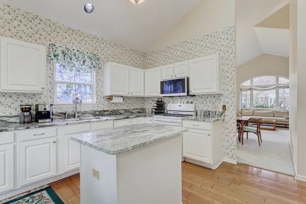 $375,000 | 102 North Crooked Lake Lane, Lindenhurst, IL 60046