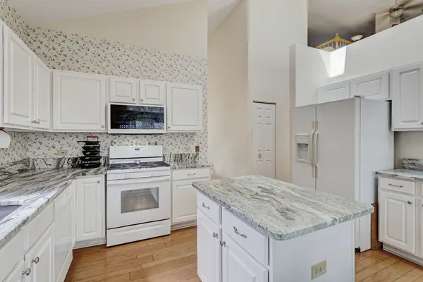 $375,000 | 102 North Crooked Lake Lane, Lindenhurst, IL 60046
