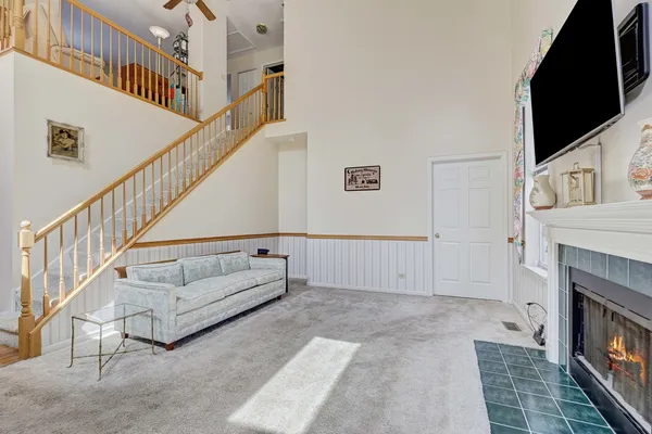 $375,000 | 102 North Crooked Lake Lane, Lindenhurst, IL 60046