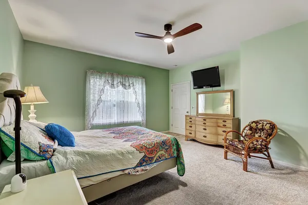 $375,000 | 102 North Crooked Lake Lane, Lindenhurst, IL 60046