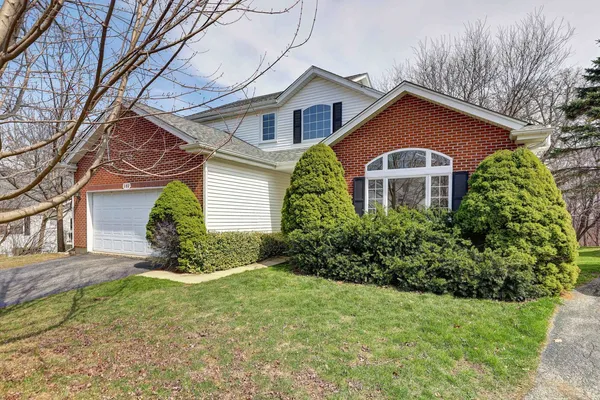 $375,000 | 102 North Crooked Lake Lane, Lindenhurst, IL 60046