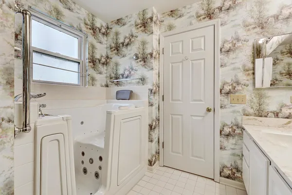 $375,000 | 102 North Crooked Lake Lane, Lindenhurst, IL 60046