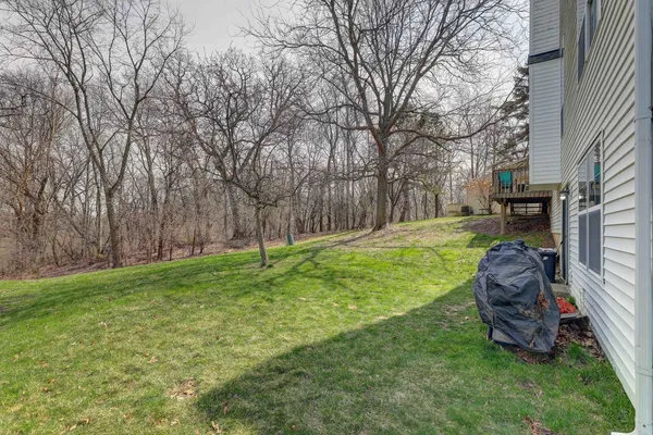 $375,000 | 102 North Crooked Lake Lane, Lindenhurst, IL 60046