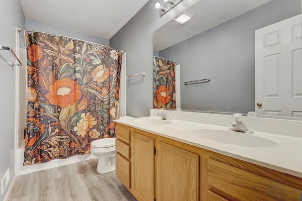$375,000 | 102 North Crooked Lake Lane, Lindenhurst, IL 60046
