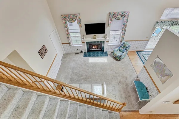 $375,000 | 102 North Crooked Lake Lane, Lindenhurst, IL 60046