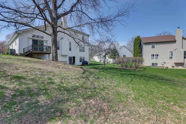$375,000 | 102 North Crooked Lake Lane, Lindenhurst, IL 60046