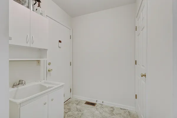 $375,000 | 102 North Crooked Lake Lane, Lindenhurst, IL 60046