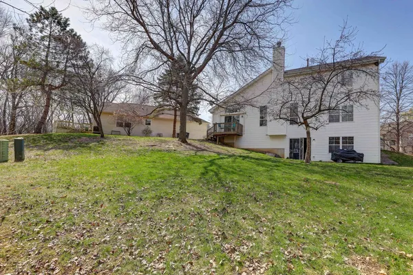 $375,000 | 102 North Crooked Lake Lane, Lindenhurst, IL 60046