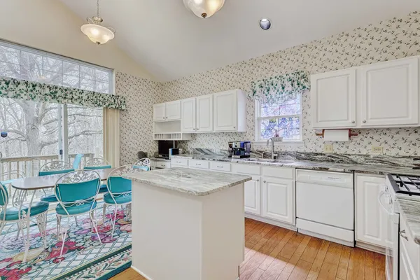 $375,000 | 102 North Crooked Lake Lane, Lindenhurst, IL 60046