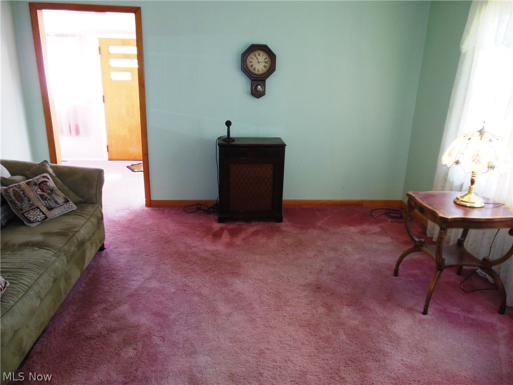 1580 Dock Road Madison, OH 44057 - Photo 4 of 14 Living Room