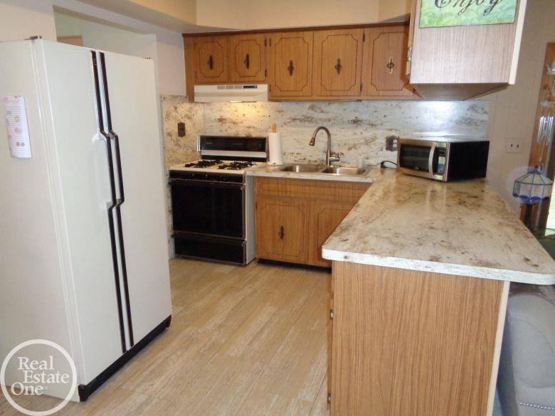 13033 Plumbrook Road Sterling Heights, MI 48312 - Photo 4 of 24 Kitchen