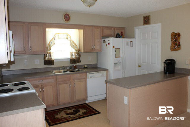 8327 Edgewood Drive Daphne, AL 36526 - Photo 10 of 21 Kitchen