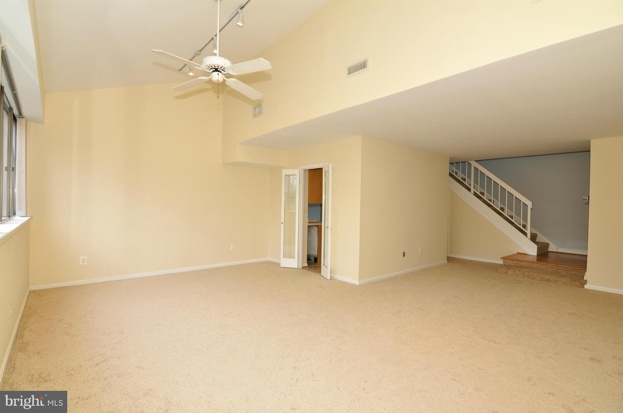 11228 Chestnut Grove Square, Unit 329 Reston, VA 20190 - Photo 5 of 27 Living Room