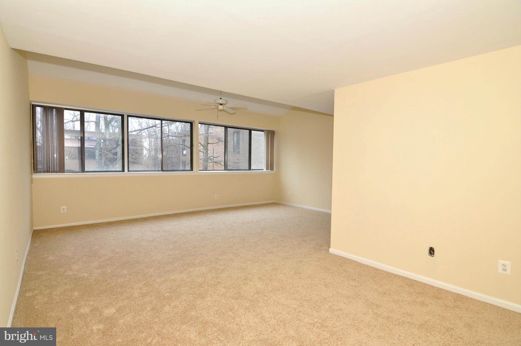 11228 Chestnut Grove Square, Unit 329 Reston, VA 20190 - Photo 7 of 27 Living Room