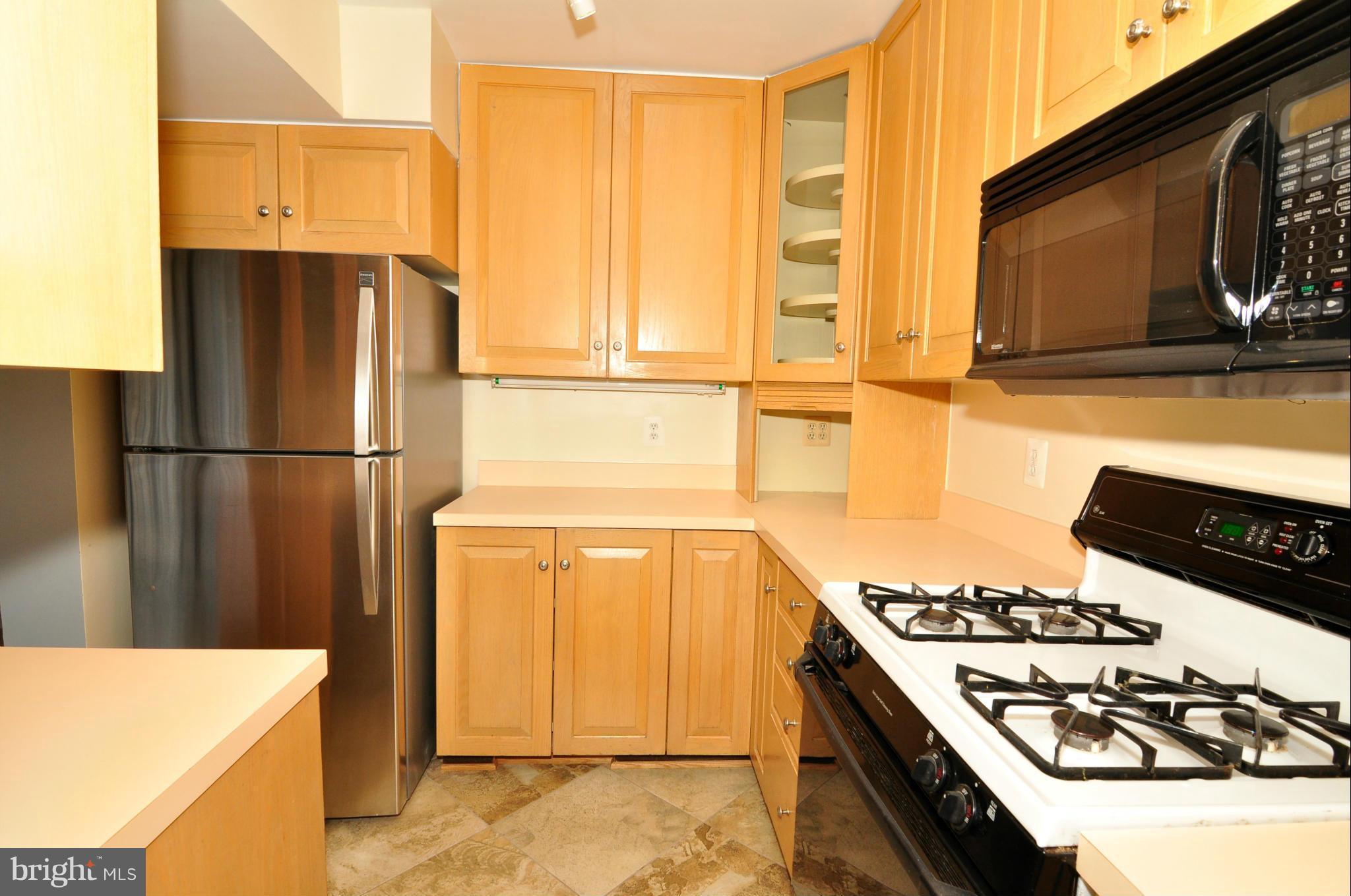 11228 Chestnut Grove Square, Unit 329 Reston, VA 20190 - Photo 9 of 27 Kitchen