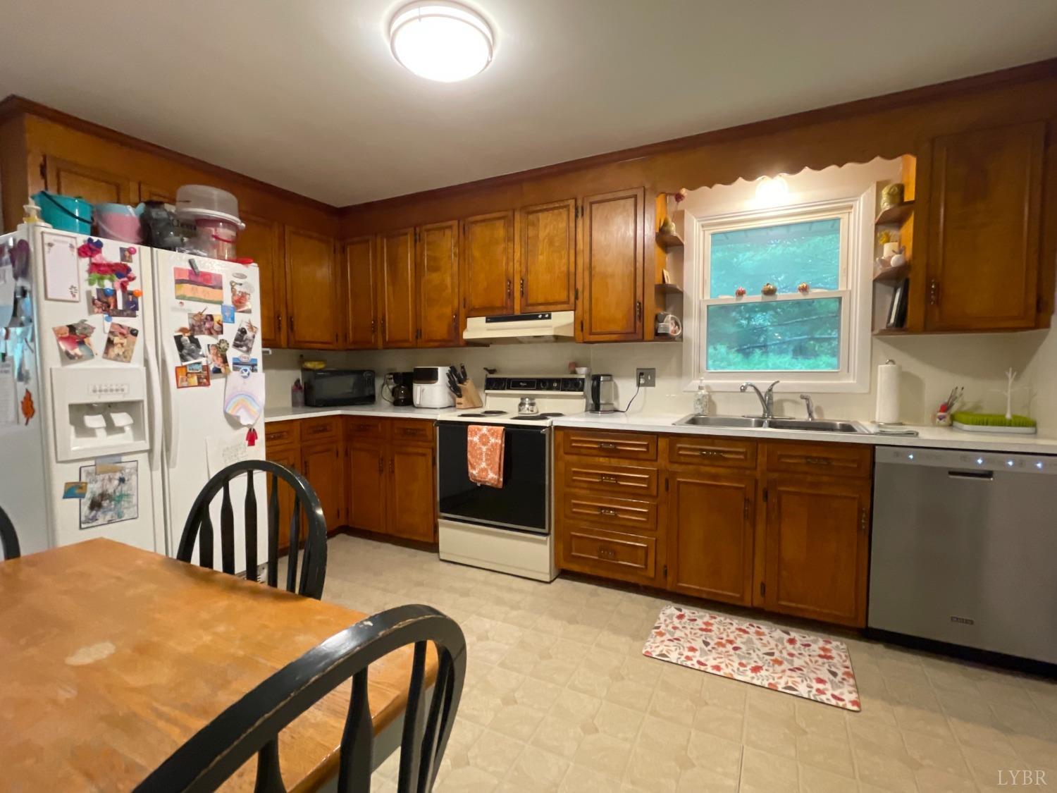 2224 Galts Mill Road Madison Heights, VA 24572 - Photo 4 of 14 Gallery Image 4