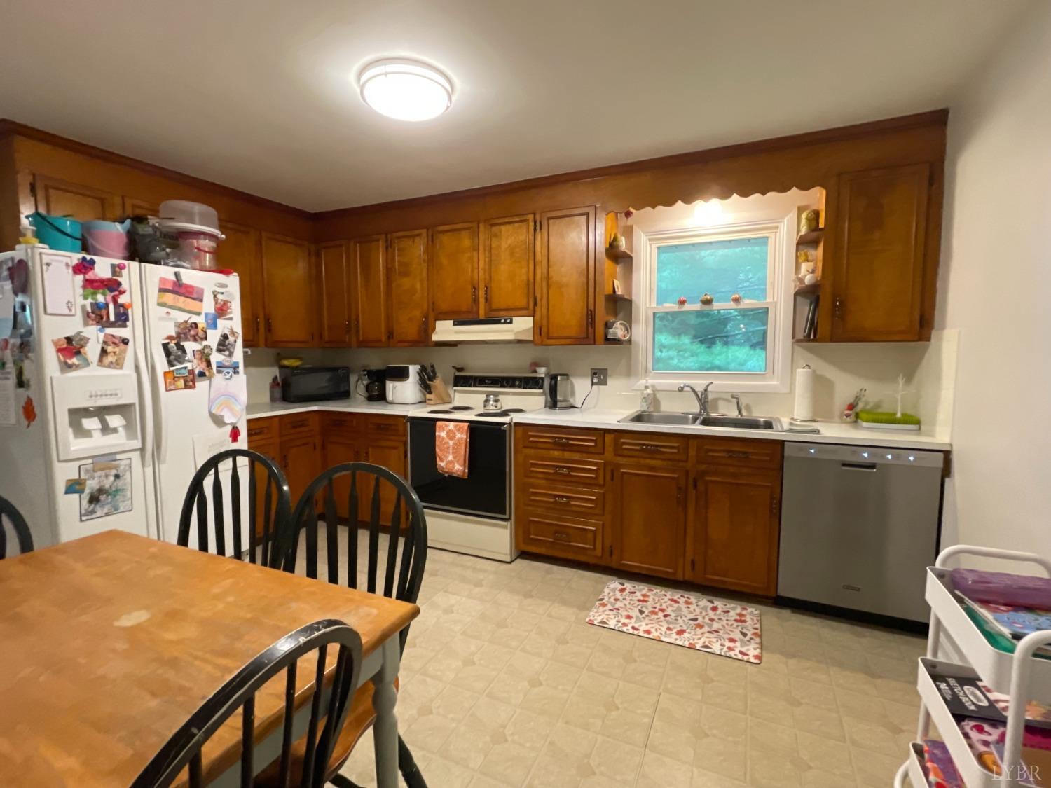 2224 Galts Mill Road Madison Heights, VA 24572 - Photo 5 of 14 Gallery Image 5