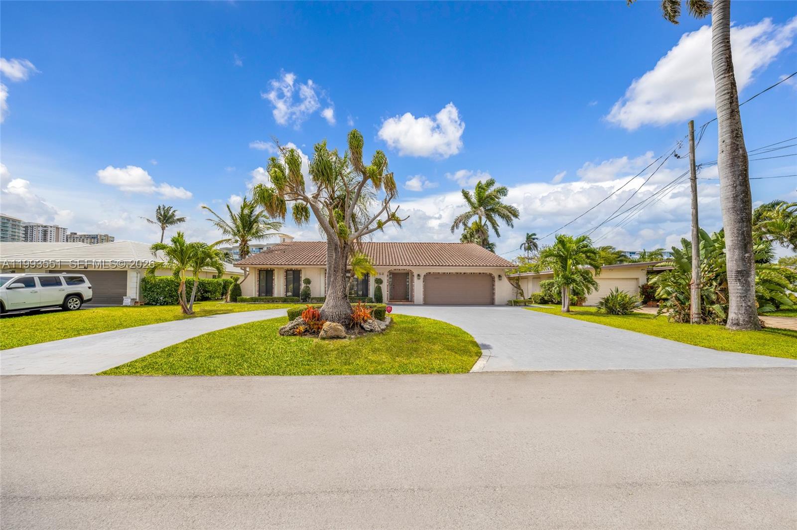 2752 Northeast 3rd Street Pompano Beach, FL 33062 - Photo 36 of 45 a view of a house with basketball court