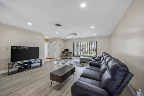 $7,500 | 2752 Northeast 3rd Street, Pompano Beach, FL 33062
