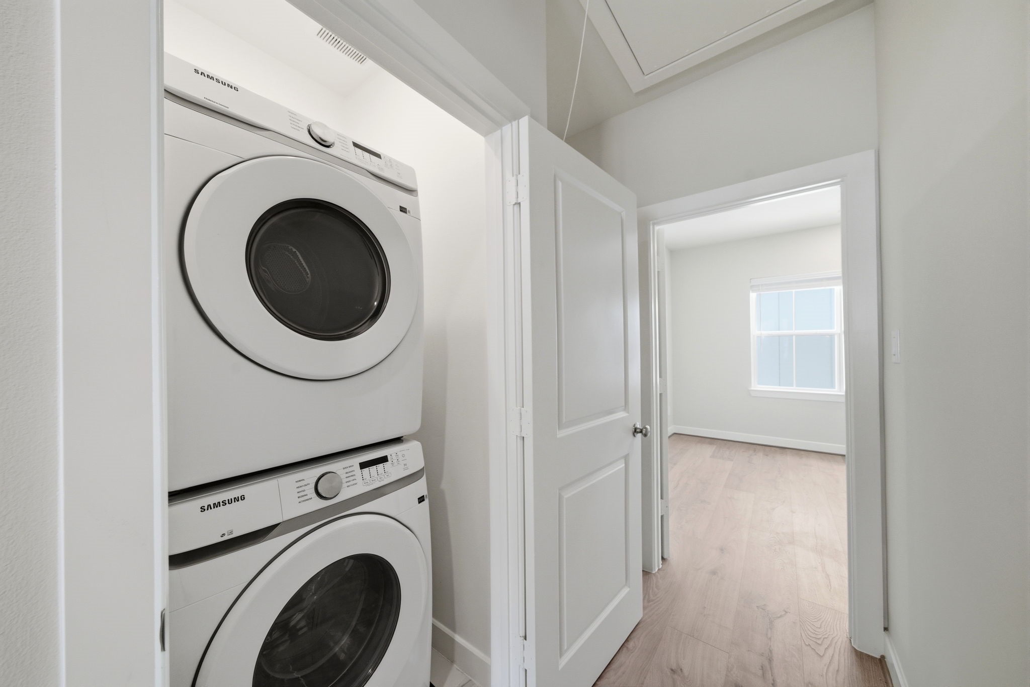 3073 Hicks Street Houston, TX 77007 - Photo 25 of 33 a view of a hallway with washer and dryer