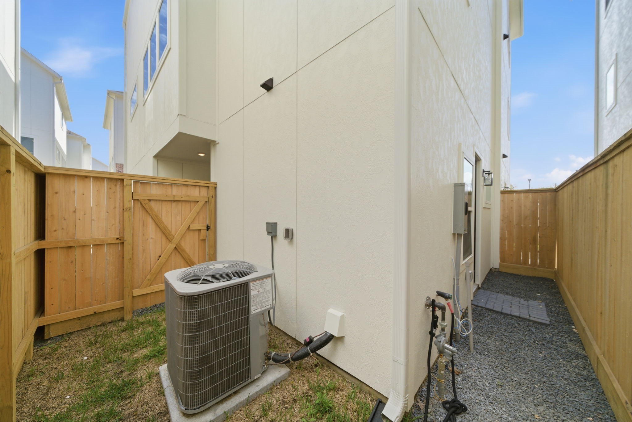 3073 Hicks Street Houston, TX 77007 - Photo 28 of 33 a view of storage and utility room