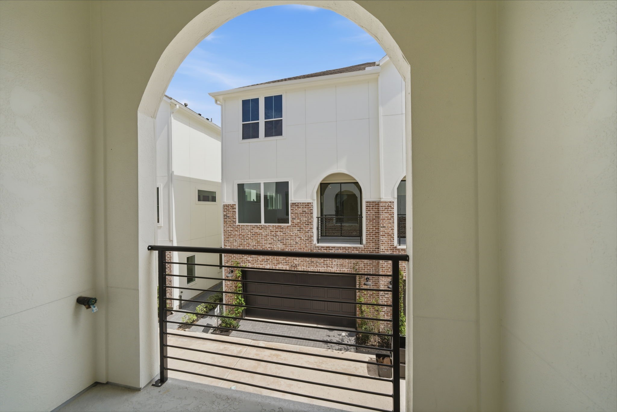3073 Hicks Street Houston, TX 77007 - Photo 5 of 33 a kitchen with a sink and a mirror