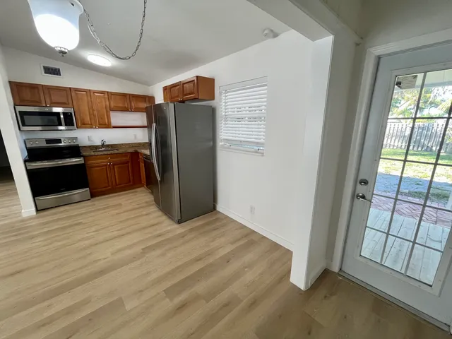 $549,000 | 1205 South Lake Drive, Lantana, FL 33462