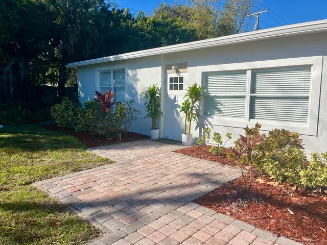 $549,000 | 1205 South Lake Drive, Lantana, FL 33462