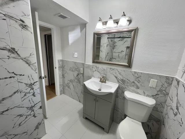 $549,000 | 1205 South Lake Drive, Lantana, FL 33462