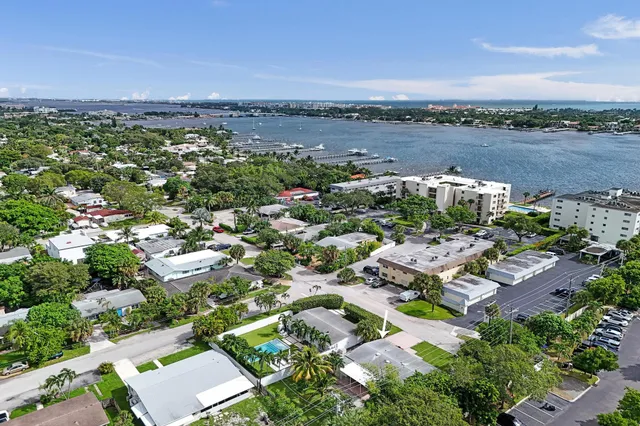 $549,000 | 1205 South Lake Drive, Lantana, FL 33462