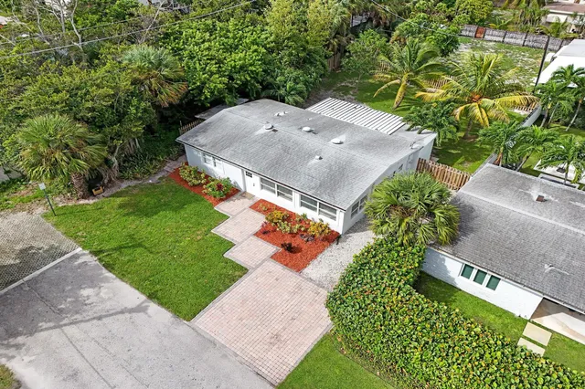 $549,000 | 1205 South Lake Drive, Lantana, FL 33462