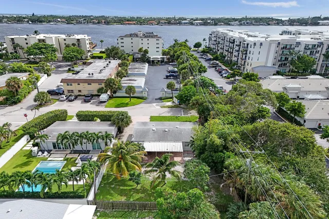 $549,000 | 1205 South Lake Drive, Lantana, FL 33462